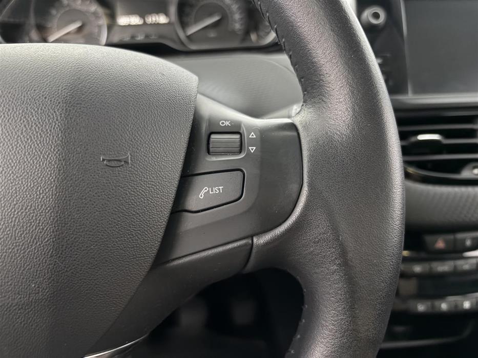 PEUGEOT 2008 2018