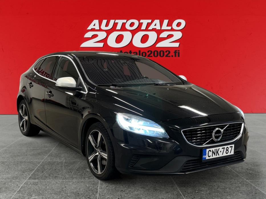 VOLVO V40 2016