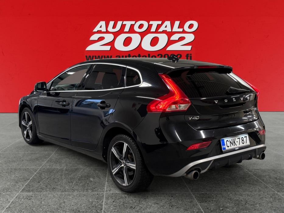 VOLVO V40 2016