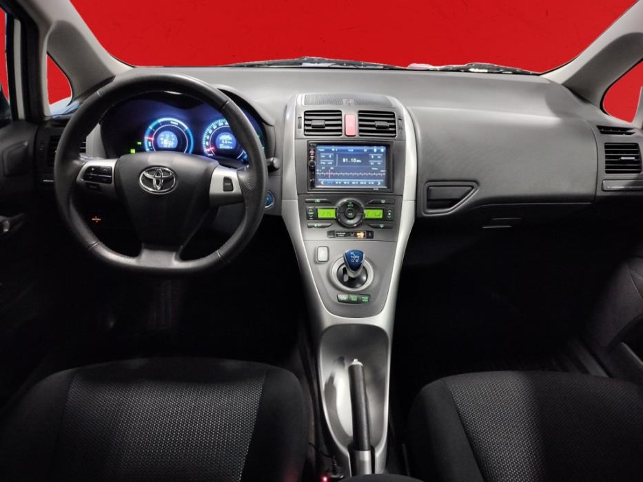 TOYOTA Auris 2011