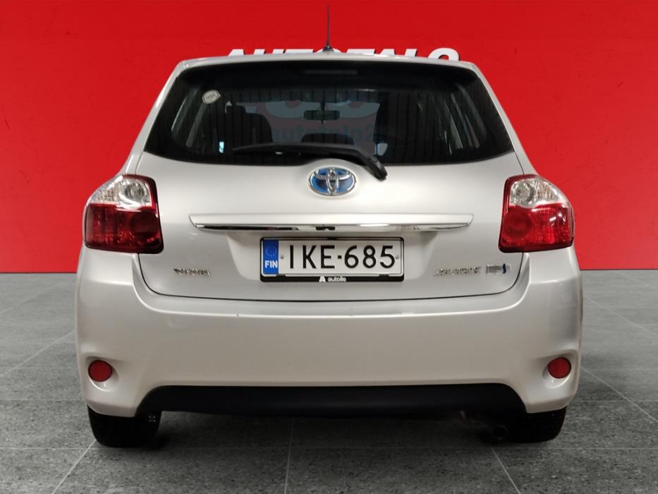 TOYOTA Auris 2011