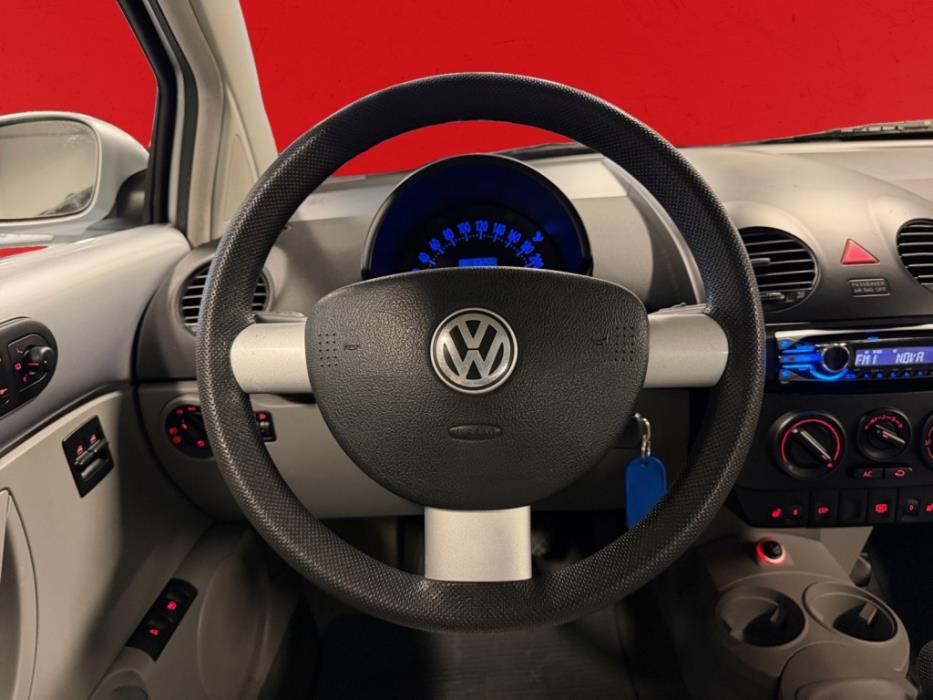 VOLKSWAGEN New Beetle 2005