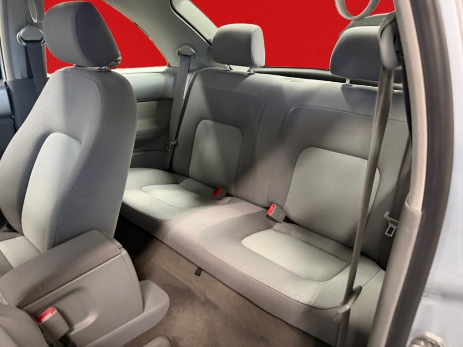 VOLKSWAGEN New Beetle 2005