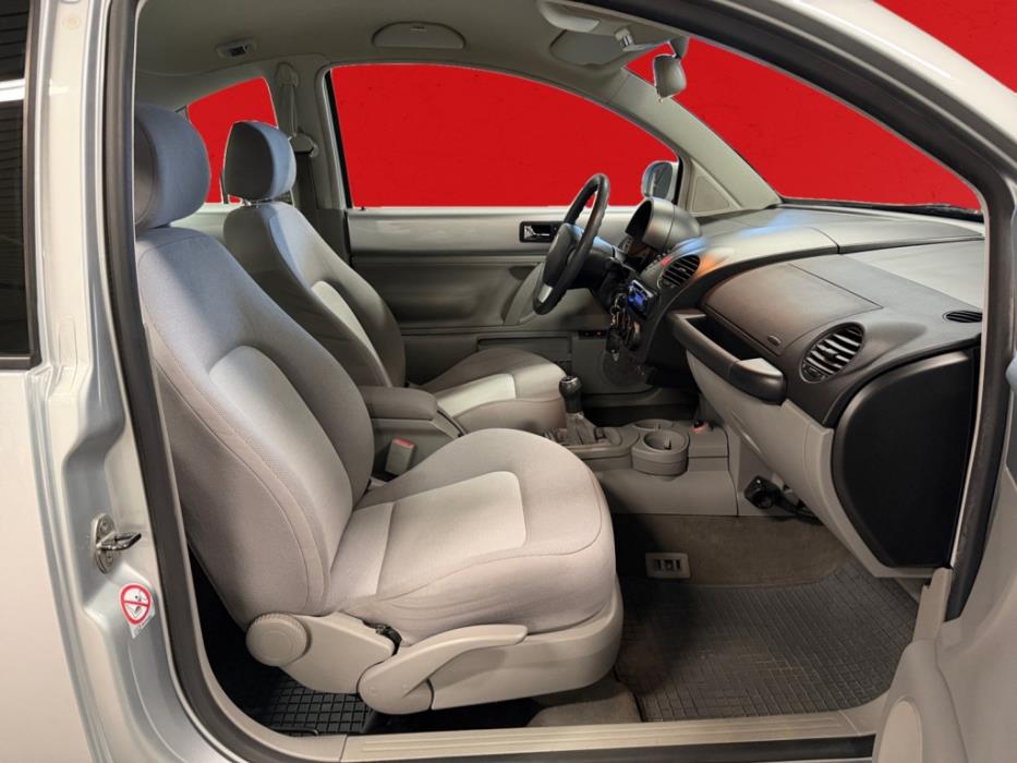 VOLKSWAGEN New Beetle 2005