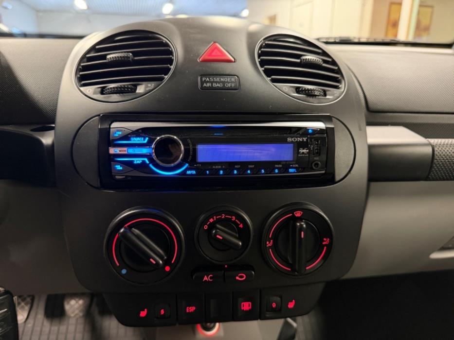 VOLKSWAGEN New Beetle 2005