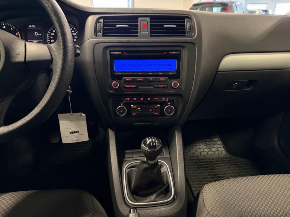 VOLKSWAGEN Jetta 2011