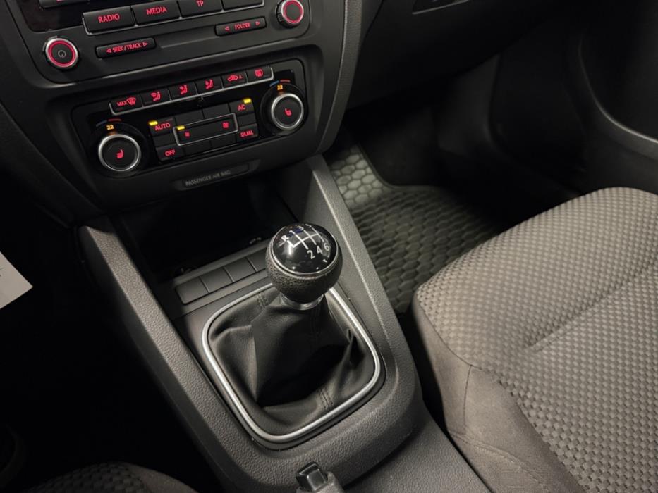 VOLKSWAGEN Jetta 2011