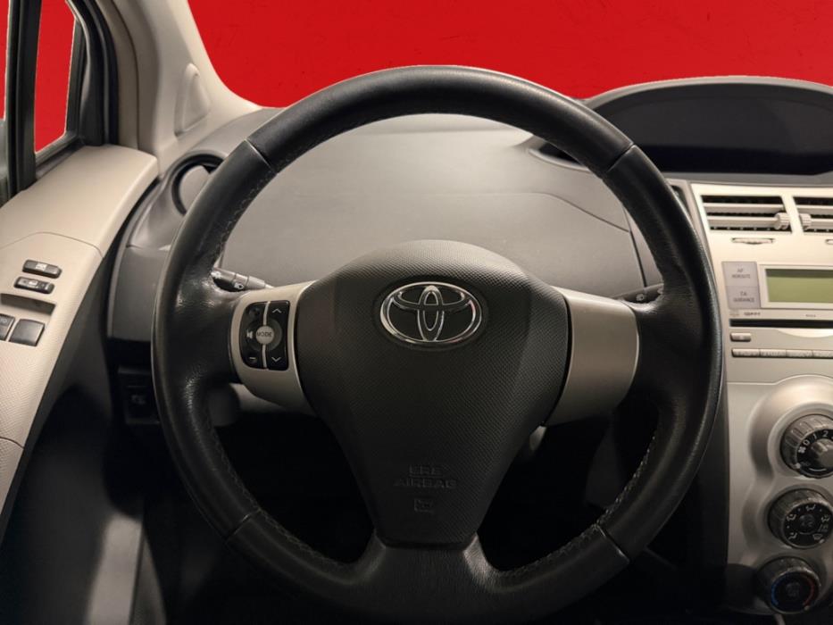 TOYOTA Yaris 2008