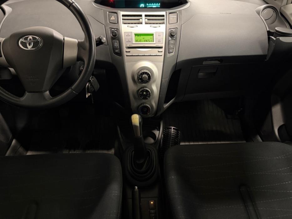 TOYOTA Yaris 2008