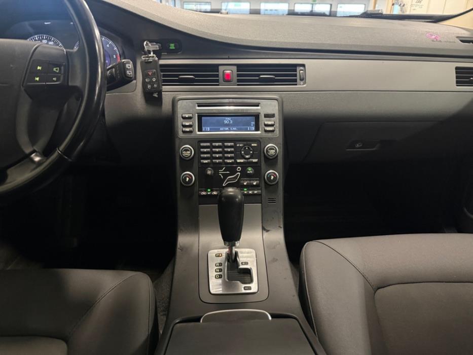 VOLVO V70 2009