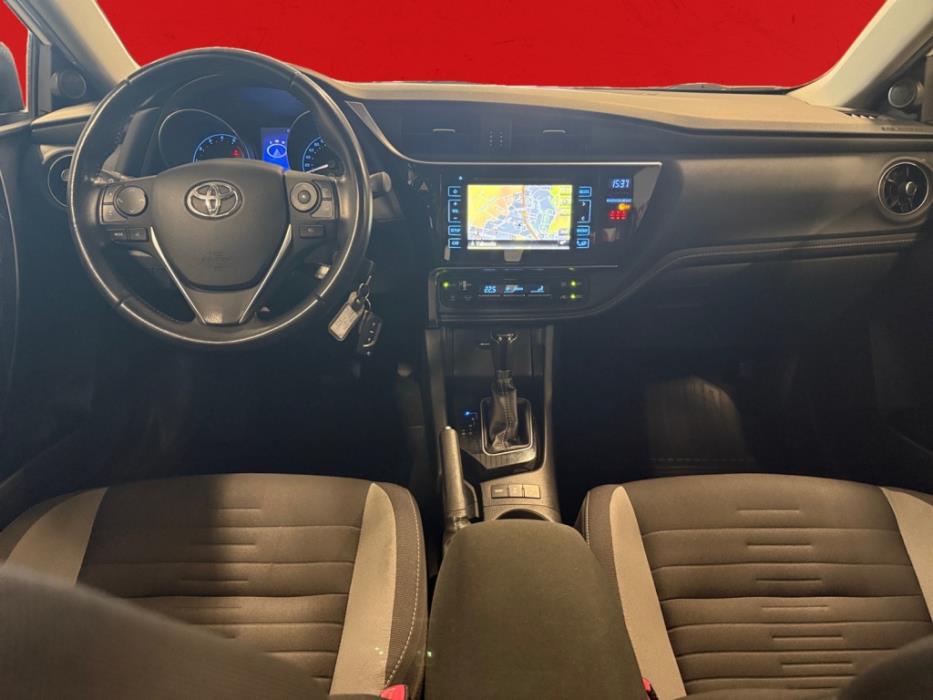 TOYOTA Auris 2016