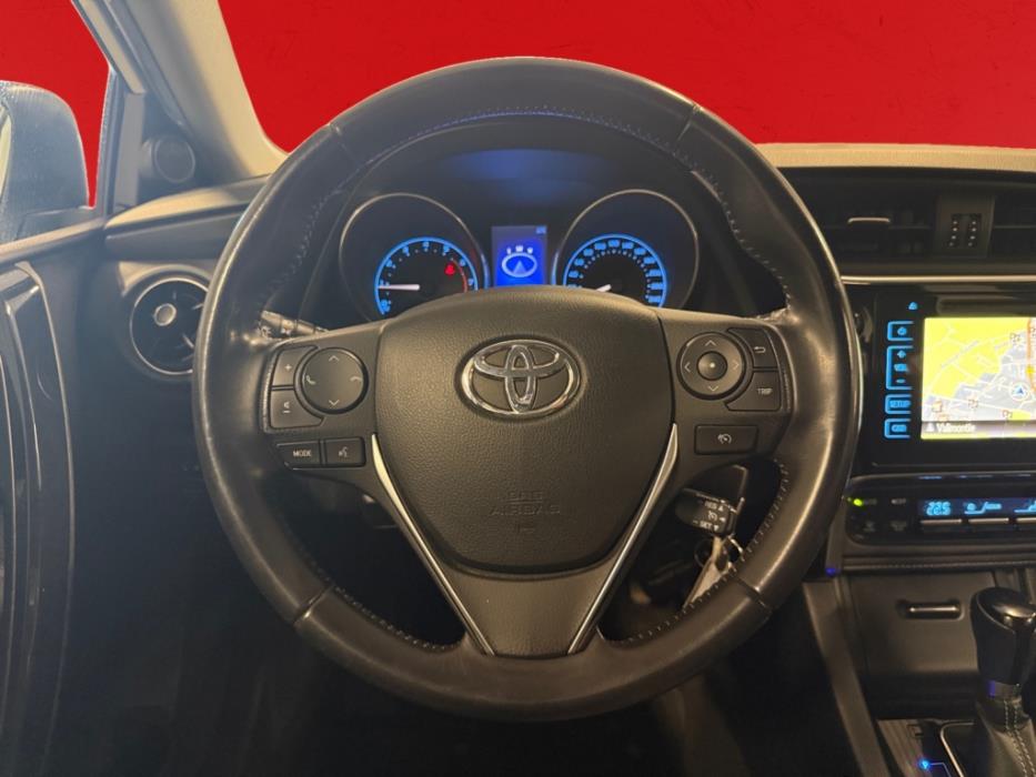 TOYOTA Auris 2016