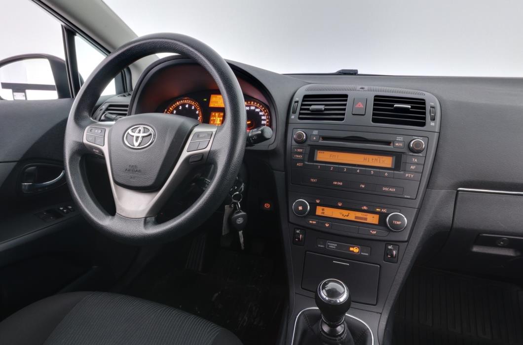 TOYOTA Avensis 2011