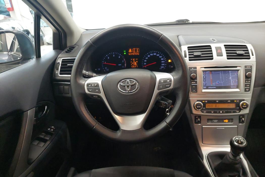 TOYOTA Avensis 2014