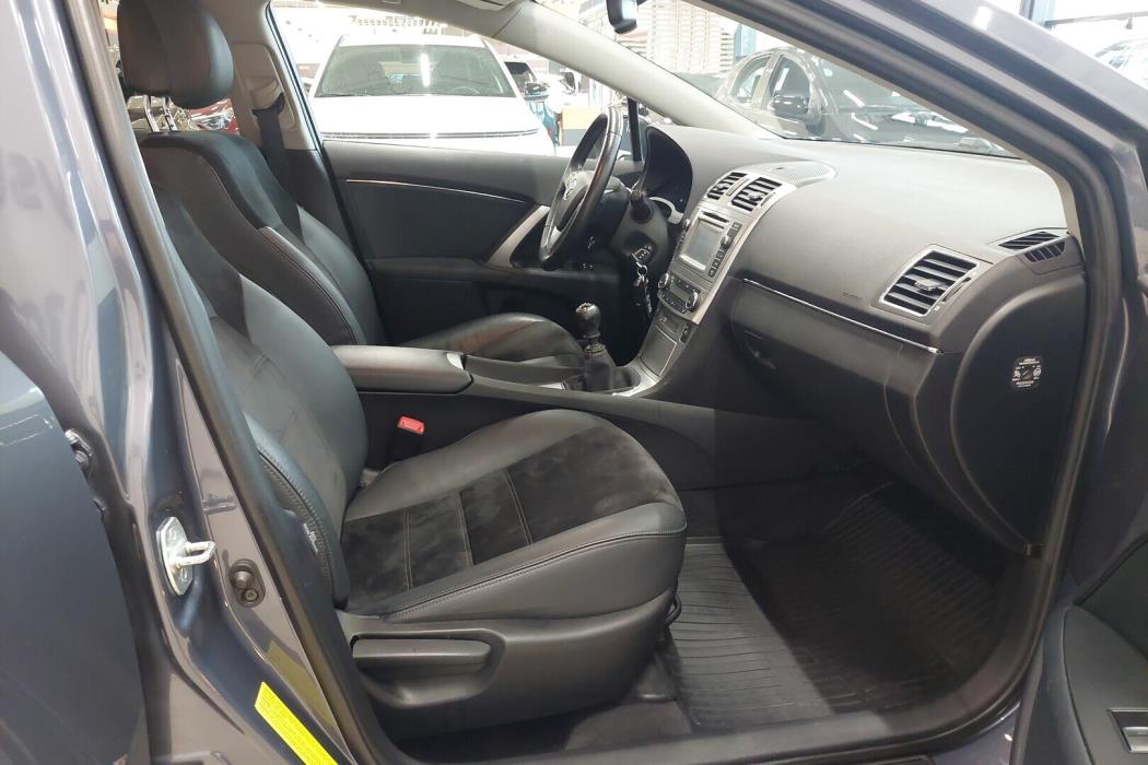 TOYOTA Avensis 2014