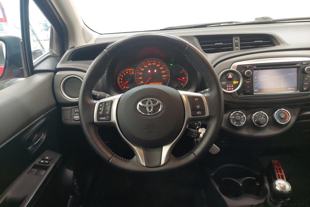TOYOTA Yaris 2012
