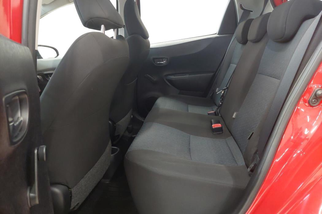 TOYOTA Yaris 2012