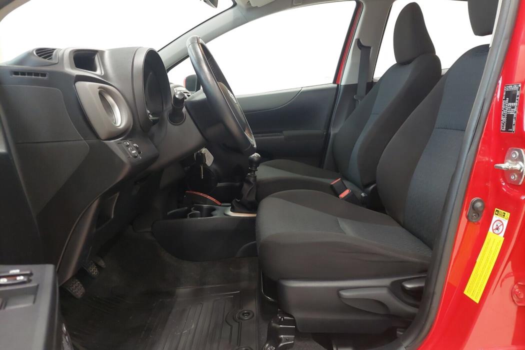 TOYOTA Yaris 2012