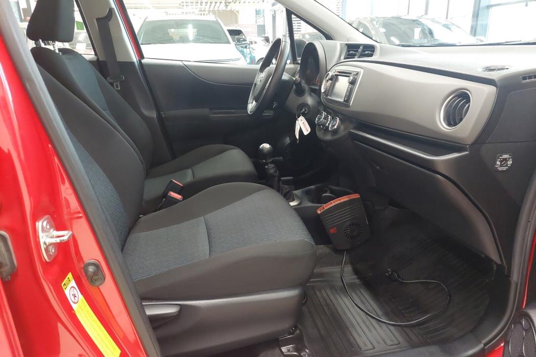 TOYOTA Yaris 2012