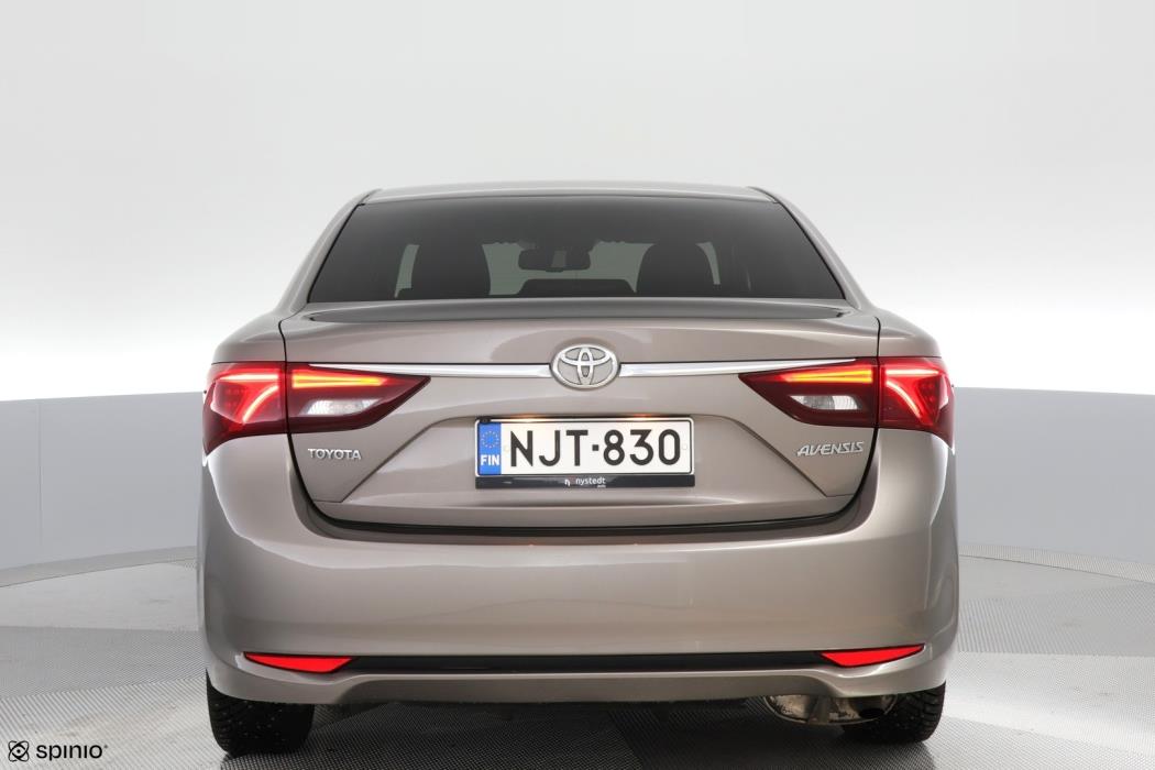TOYOTA Avensis 2015