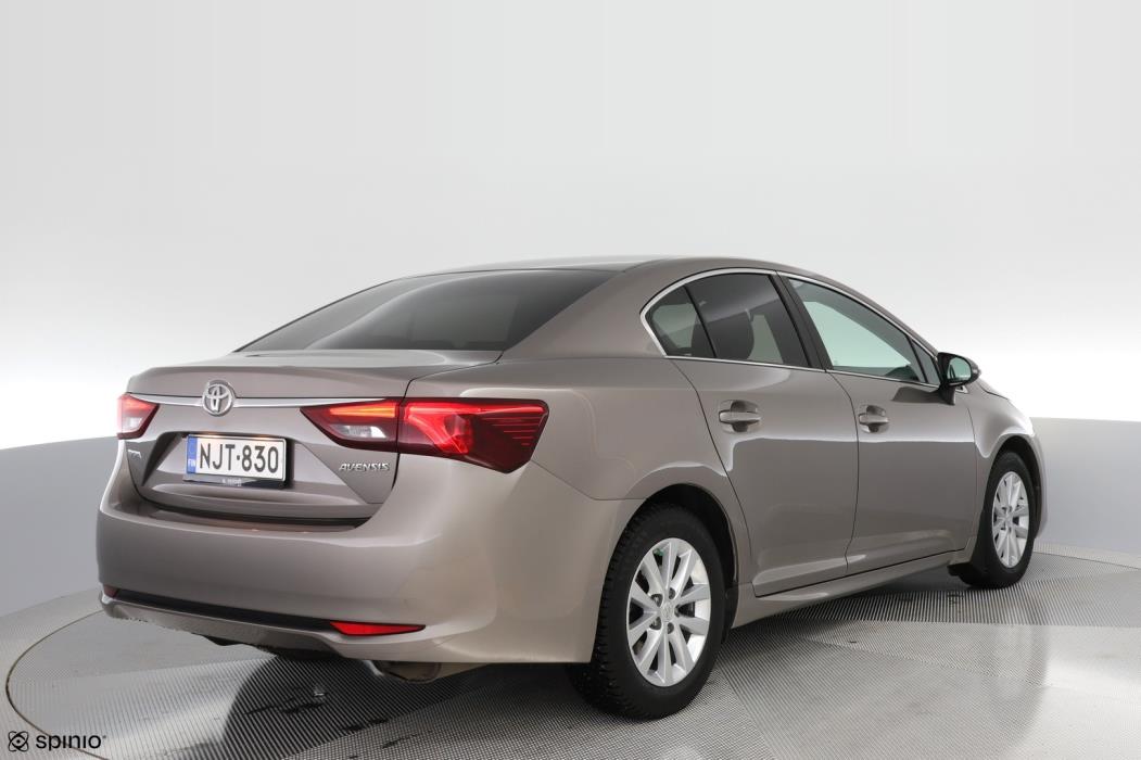 TOYOTA Avensis 2015