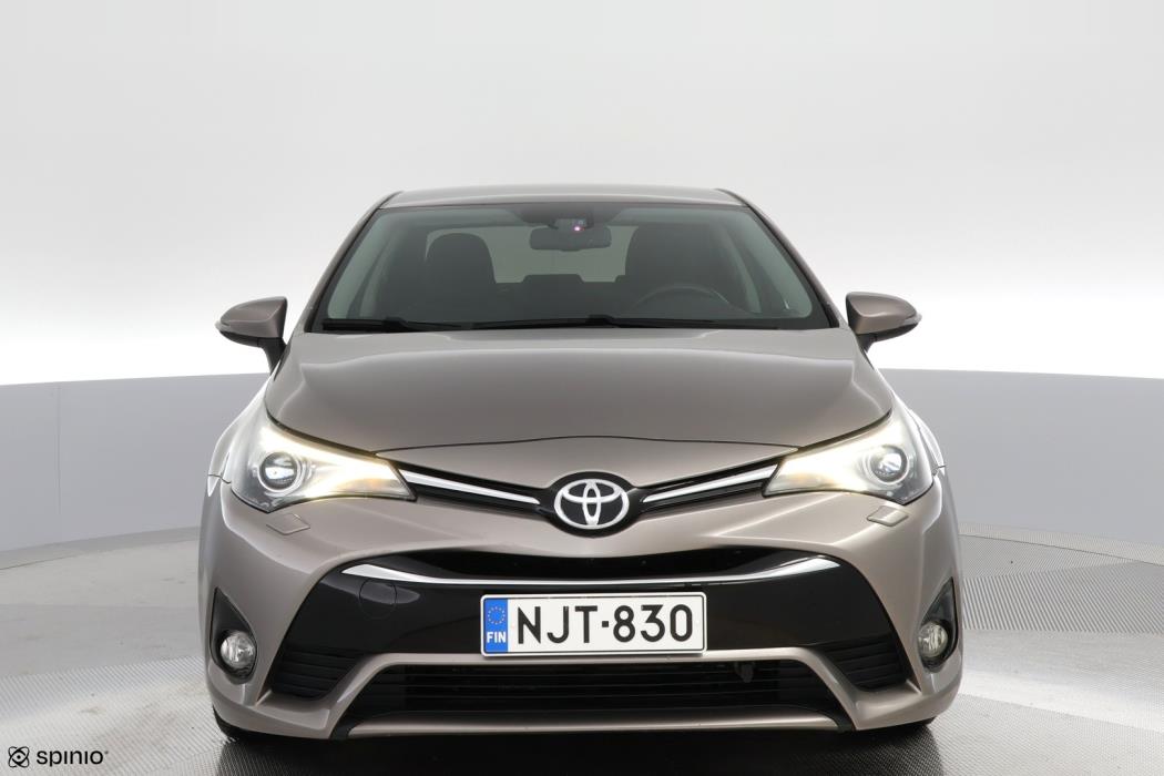 TOYOTA Avensis 2015