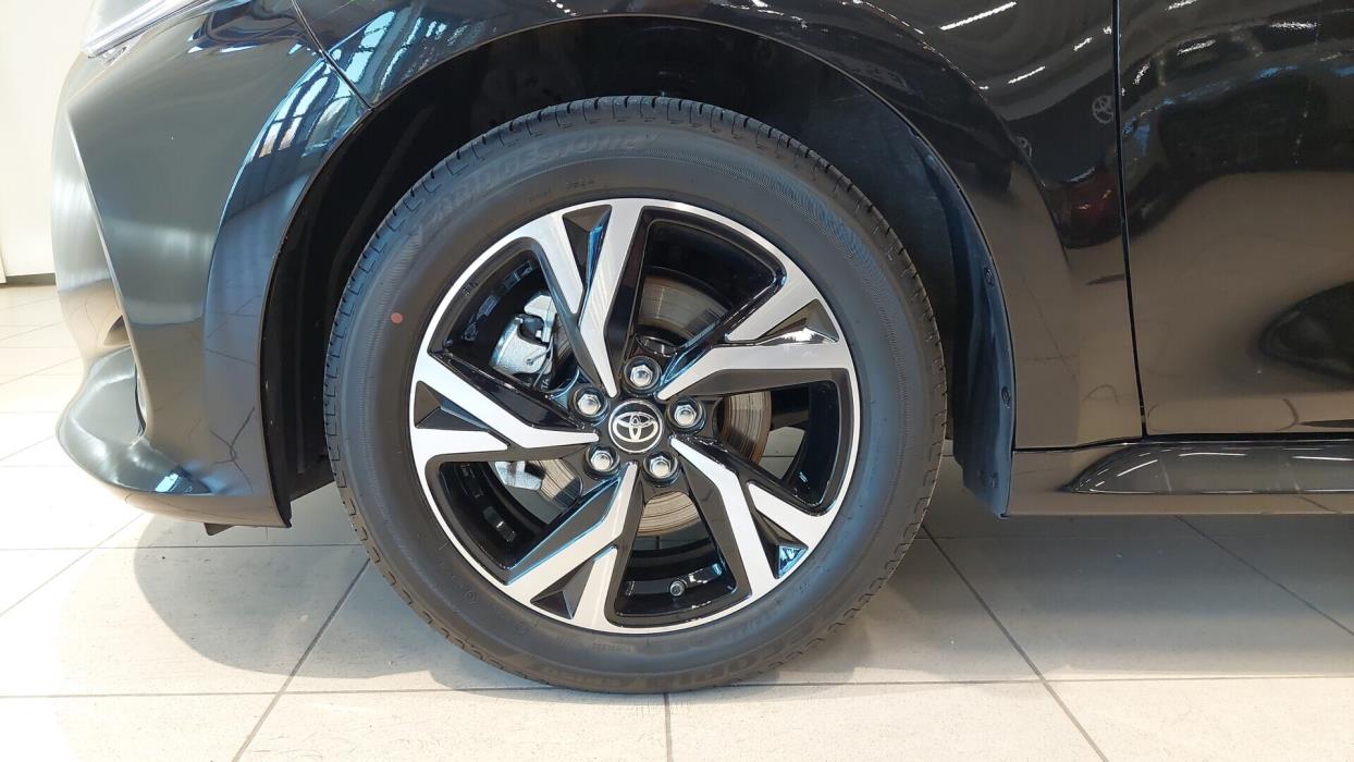 TOYOTA Yaris 2024