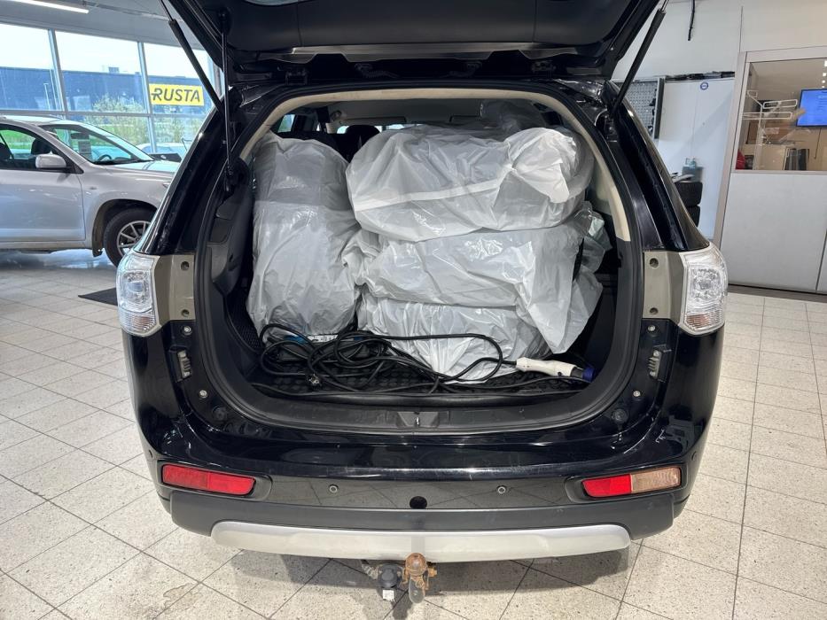 MITSUBISHI Outlander PHEV 2015