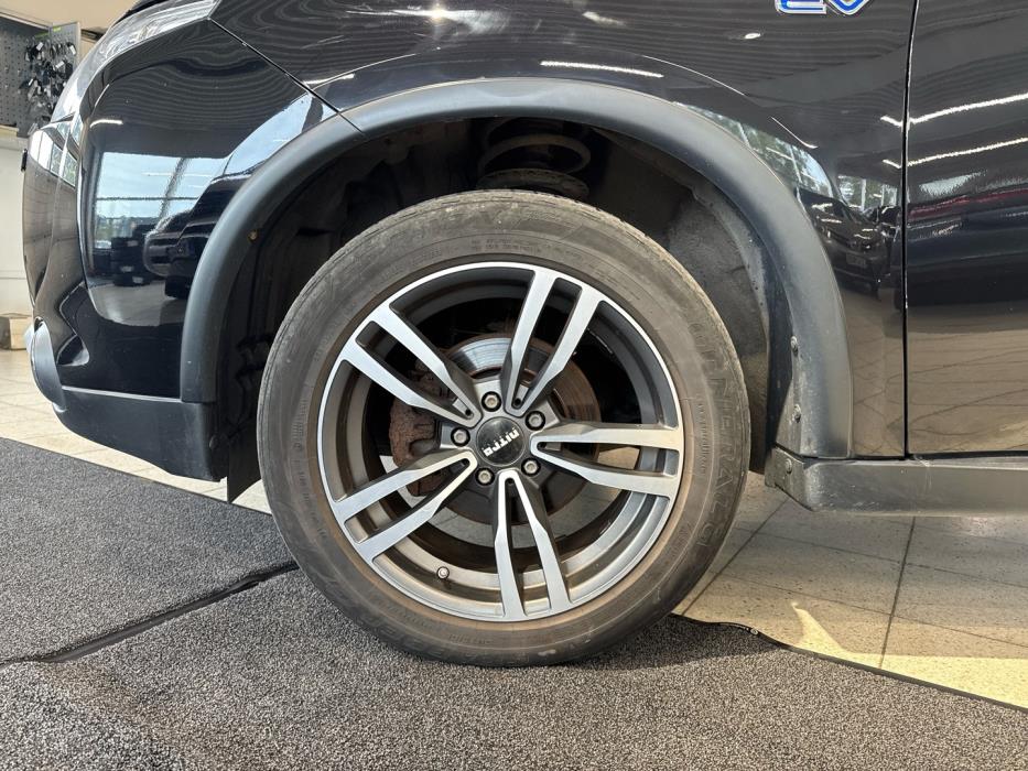 MITSUBISHI Outlander PHEV 2015