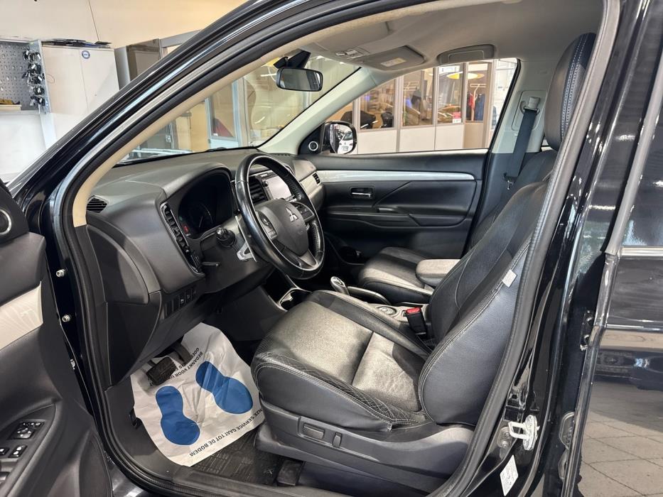 MITSUBISHI Outlander PHEV 2015