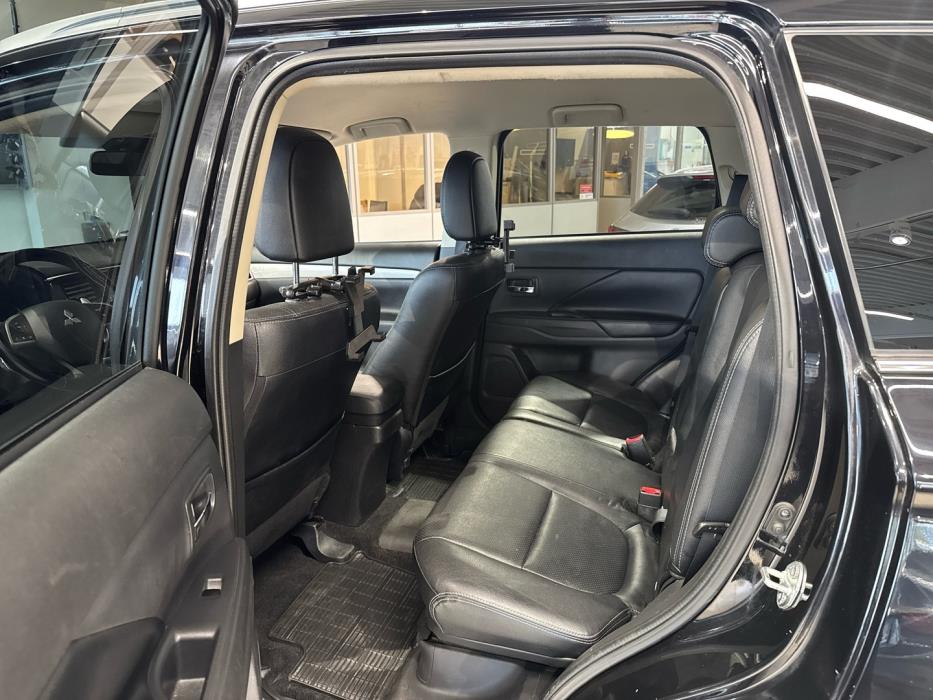 MITSUBISHI Outlander PHEV 2015