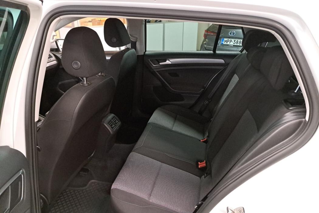 VOLKSWAGEN Golf 2016