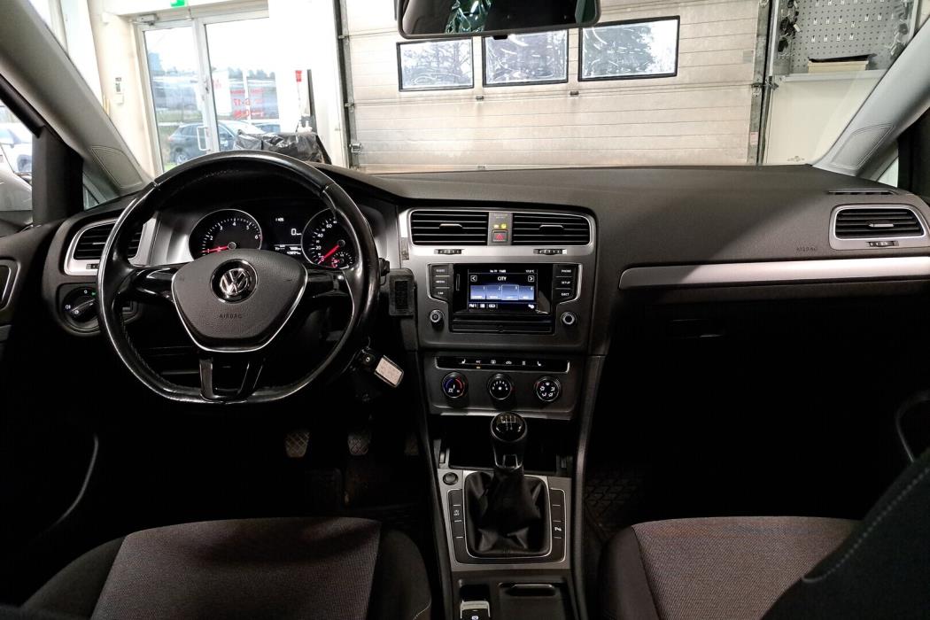 VOLKSWAGEN Golf 2016