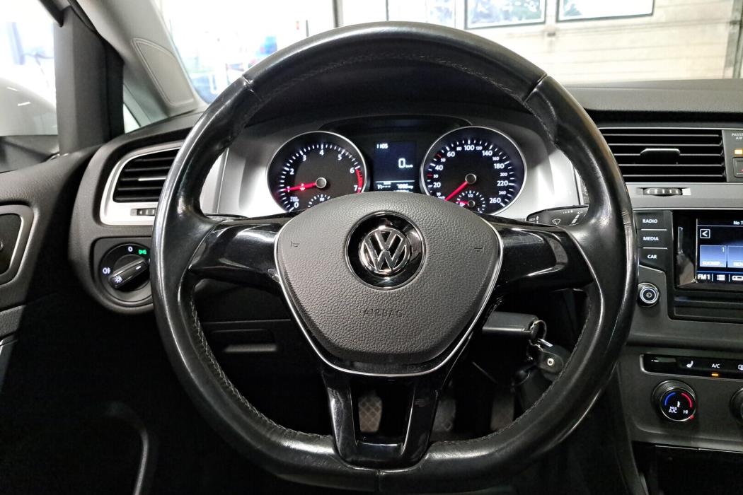 VOLKSWAGEN Golf 2016