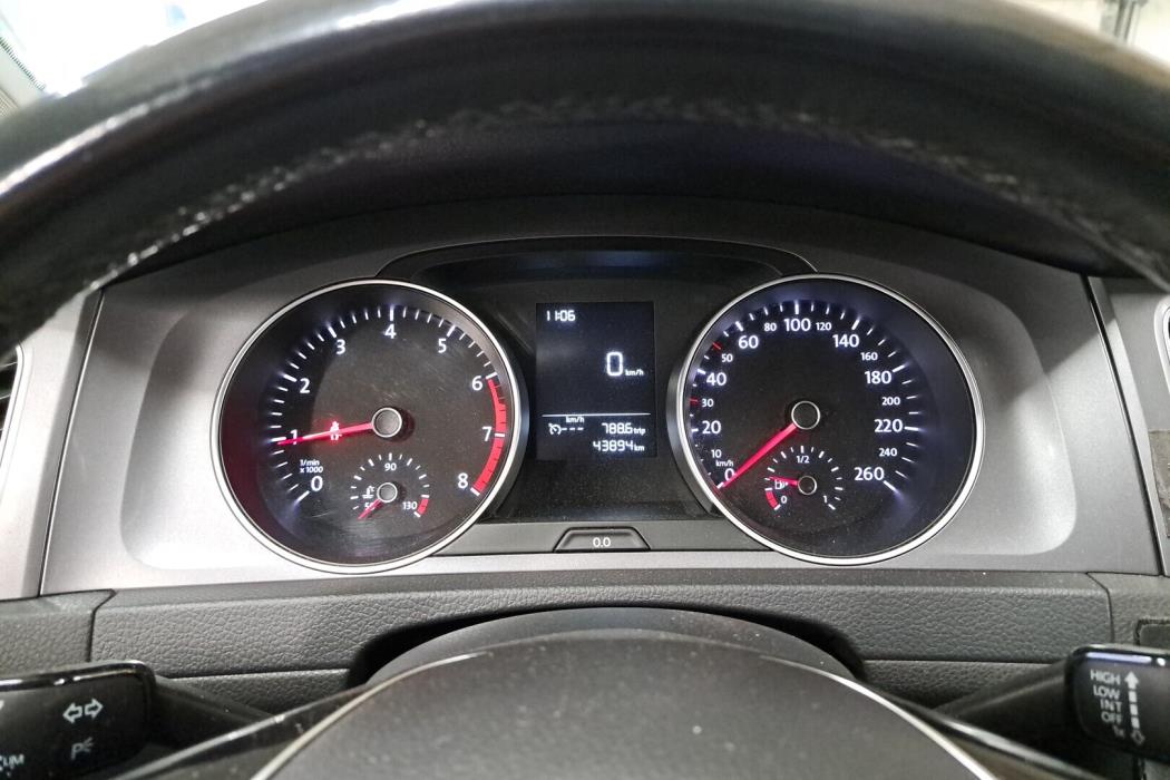 VOLKSWAGEN Golf 2016