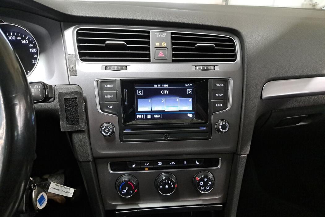 VOLKSWAGEN Golf 2016