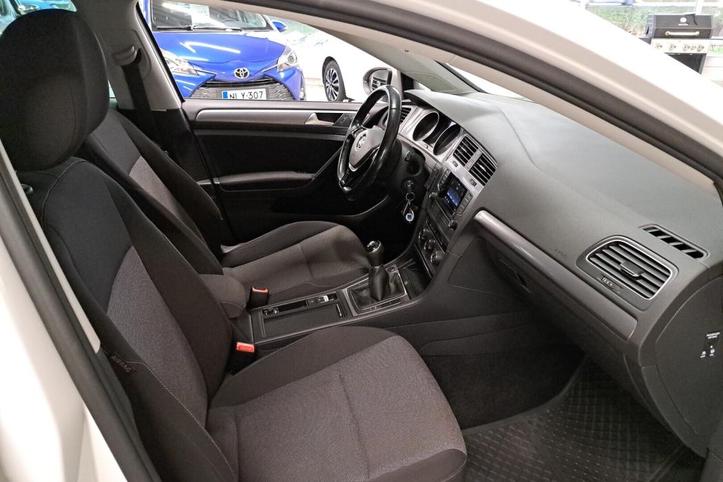 VOLKSWAGEN Golf 2016