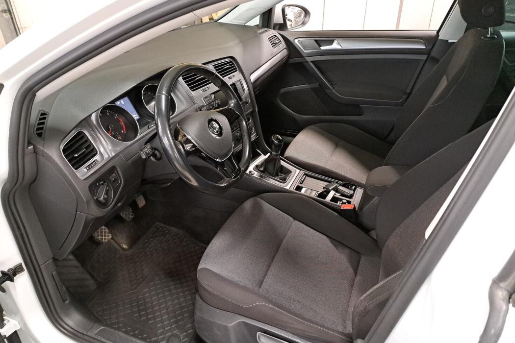 VOLKSWAGEN Golf 2016