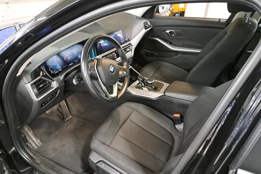 BMW 330 2019