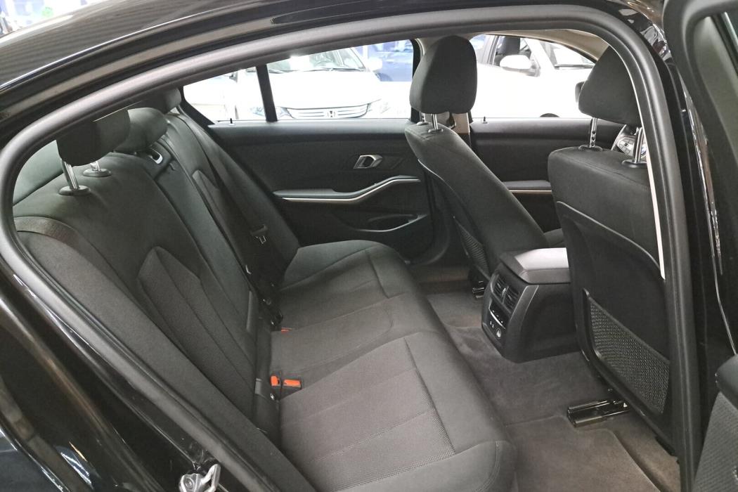 BMW 330 2019
