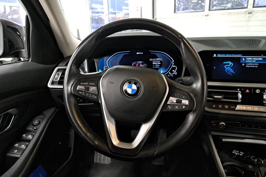 BMW 330 2019