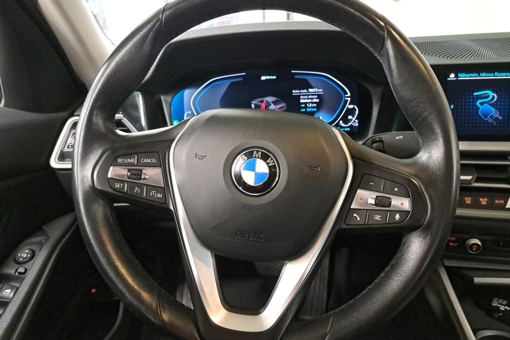 BMW 330 2019