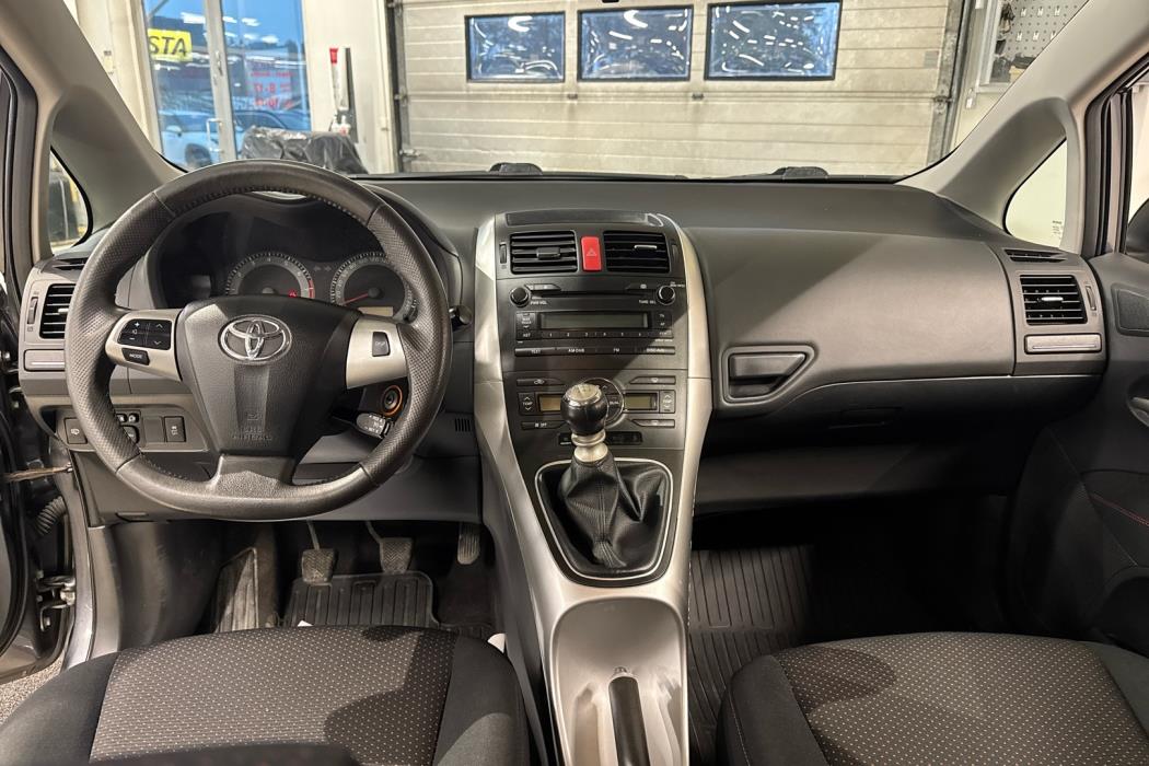 TOYOTA Auris 2012