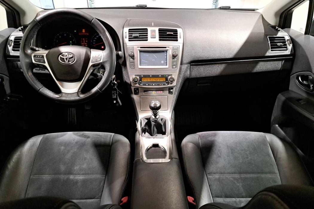 TOYOTA Avensis 2014