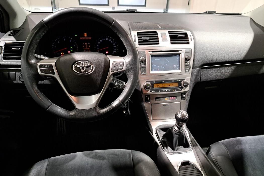 TOYOTA Avensis 2014