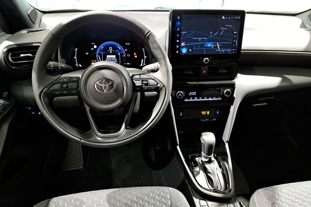 TOYOTA YARIS CROSS 2025