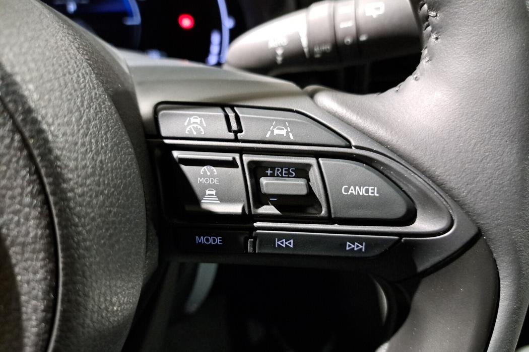 TOYOTA YARIS CROSS 2025