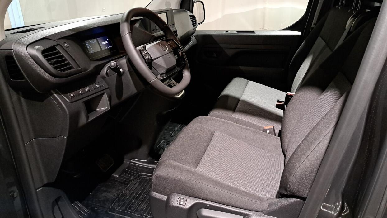 TOYOTA Proace 2025