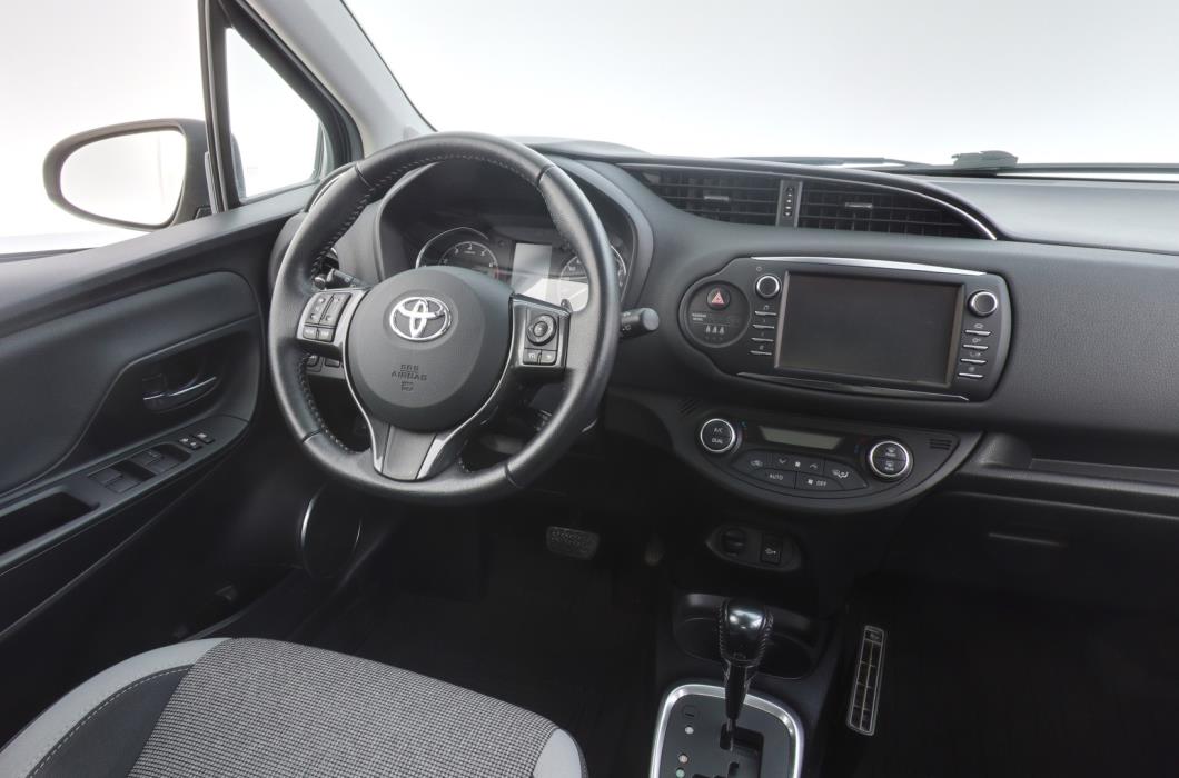TOYOTA Yaris 2019