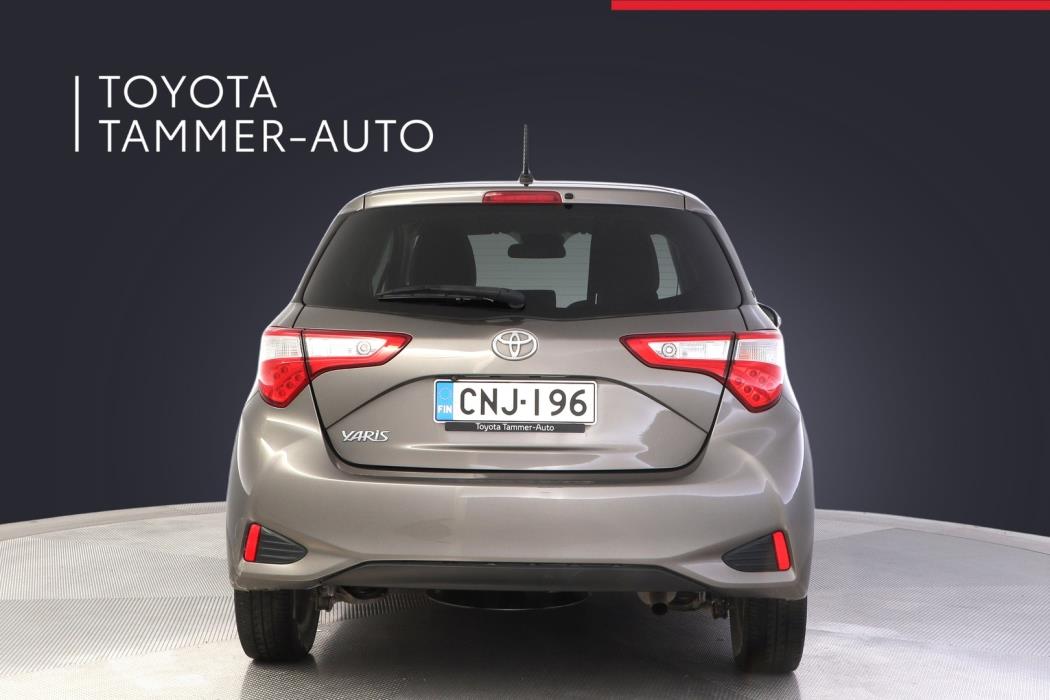 TOYOTA Yaris 2019